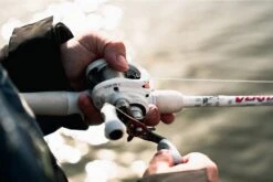 Abu Garcia Veritas Baitcasting Combo 16 Abu Garcia Veritas Baitcasting Combo -Deals US Rods And Reels Store ABU BAITCAST COMBO VERITAS LIFESTYLE 2021 001